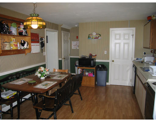 20 B Pinecrest Road, Unit B Uxbridge, MA 01569 - Photo 2 of 10 Gallery Image 2