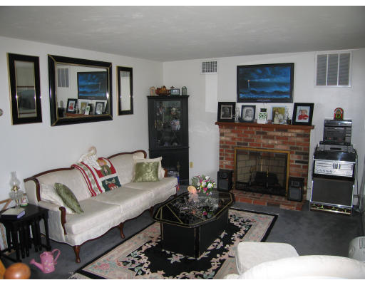 20 B Pinecrest Road, Unit B Uxbridge, MA 01569 - Photo 3 of 10 Gallery Image 3