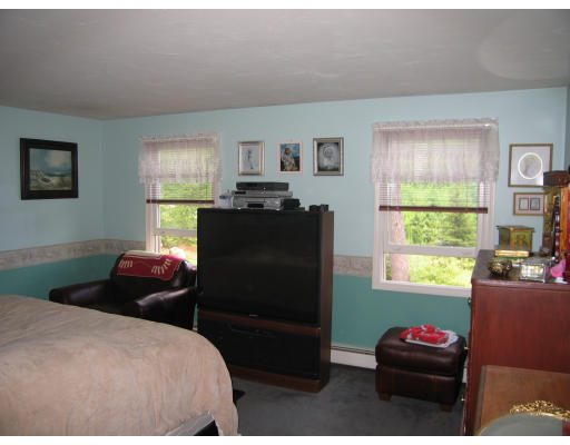 20 B Pinecrest Road, Unit B Uxbridge, MA 01569 - Photo 4 of 10 Gallery Image 4