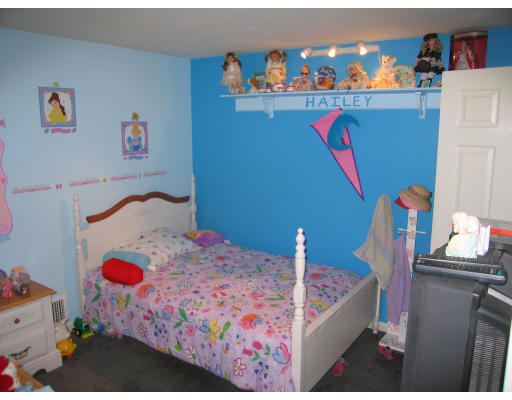 20 B Pinecrest Road, Unit B Uxbridge, MA 01569 - Photo 5 of 10 Gallery Image 5