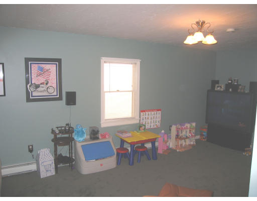 20 B Pinecrest Road, Unit B Uxbridge, MA 01569 - Photo 6 of 10 Gallery Image 6