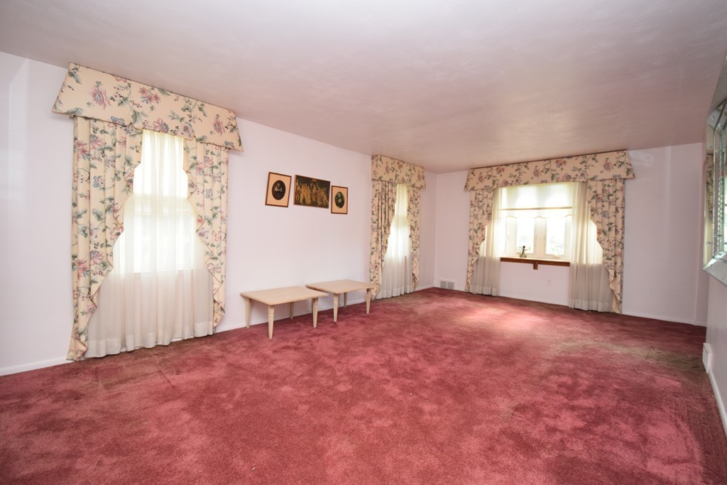 167 Woodcrest Road Springfield, MA 01129 - Photo 6 of 22 an empty room with windows and closet