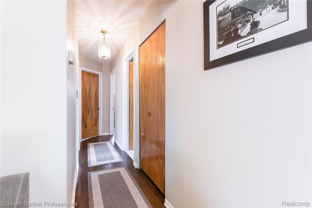 9148 Henry Ruff Road Livonia, MI 48150 - Photo 11 of 27 1012-4322374-medium.jpg