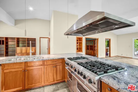 $1,429,000 | 5653 Shirley Avenue, Tarzana, CA 91356