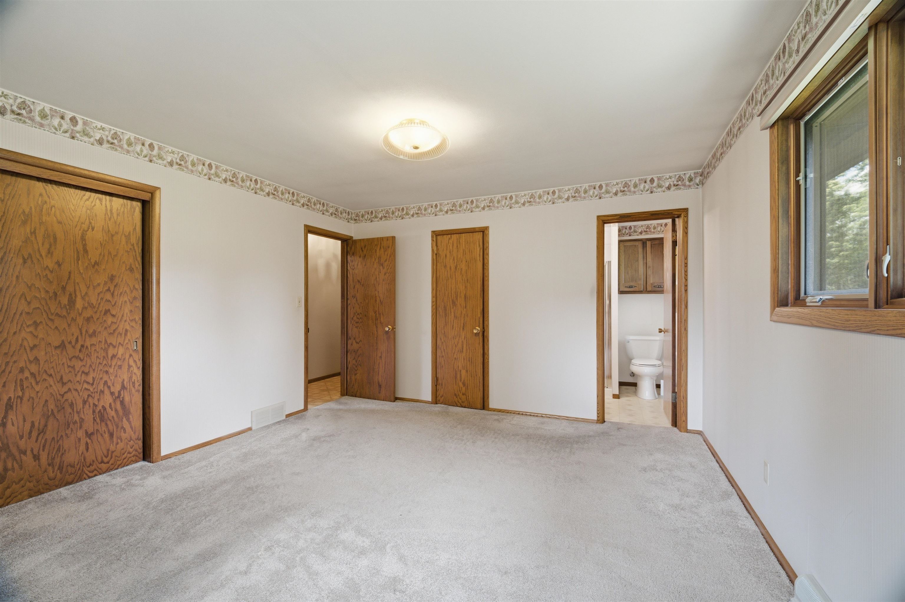 1102 South Ridge Lane Appleton, WI 54914 - Photo 17 of 52