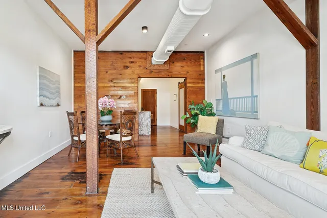 $3,000 | 301 South Toulme Street, Unit 103, Bay St. Louis, MS 39520