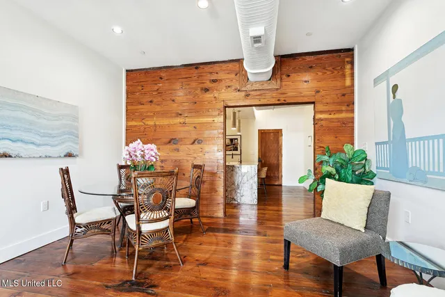 $3,000 | 301 South Toulme Street, Unit 103, Bay St. Louis, MS 39520