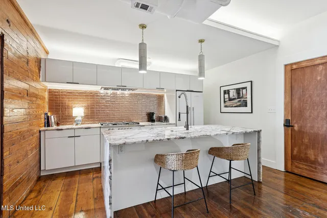 $3,000 | 301 South Toulme Street, Unit 103, Bay St. Louis, MS 39520