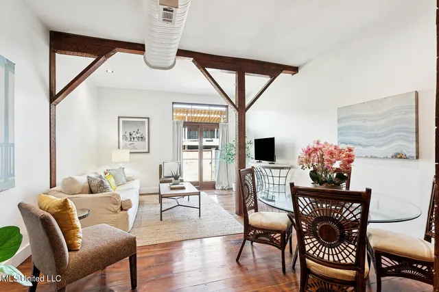 $3,000 | 301 South Toulme Street, Unit 103, Bay St. Louis, MS 39520