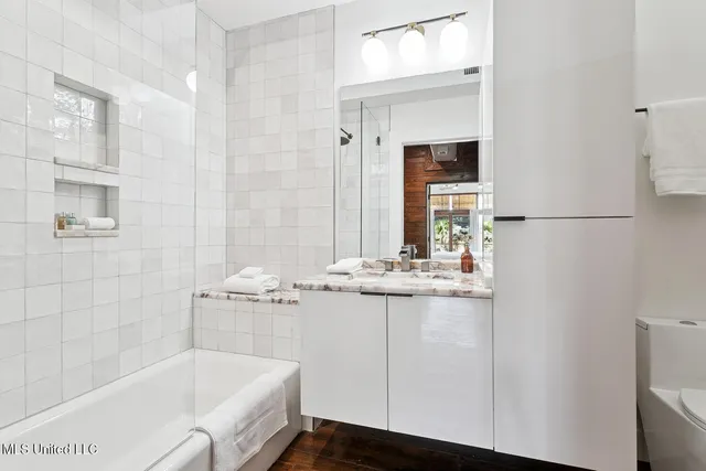 $3,000 | 301 South Toulme Street, Unit 103, Bay St. Louis, MS 39520