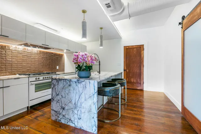 $3,000 | 301 South Toulme Street, Unit 103, Bay St. Louis, MS 39520