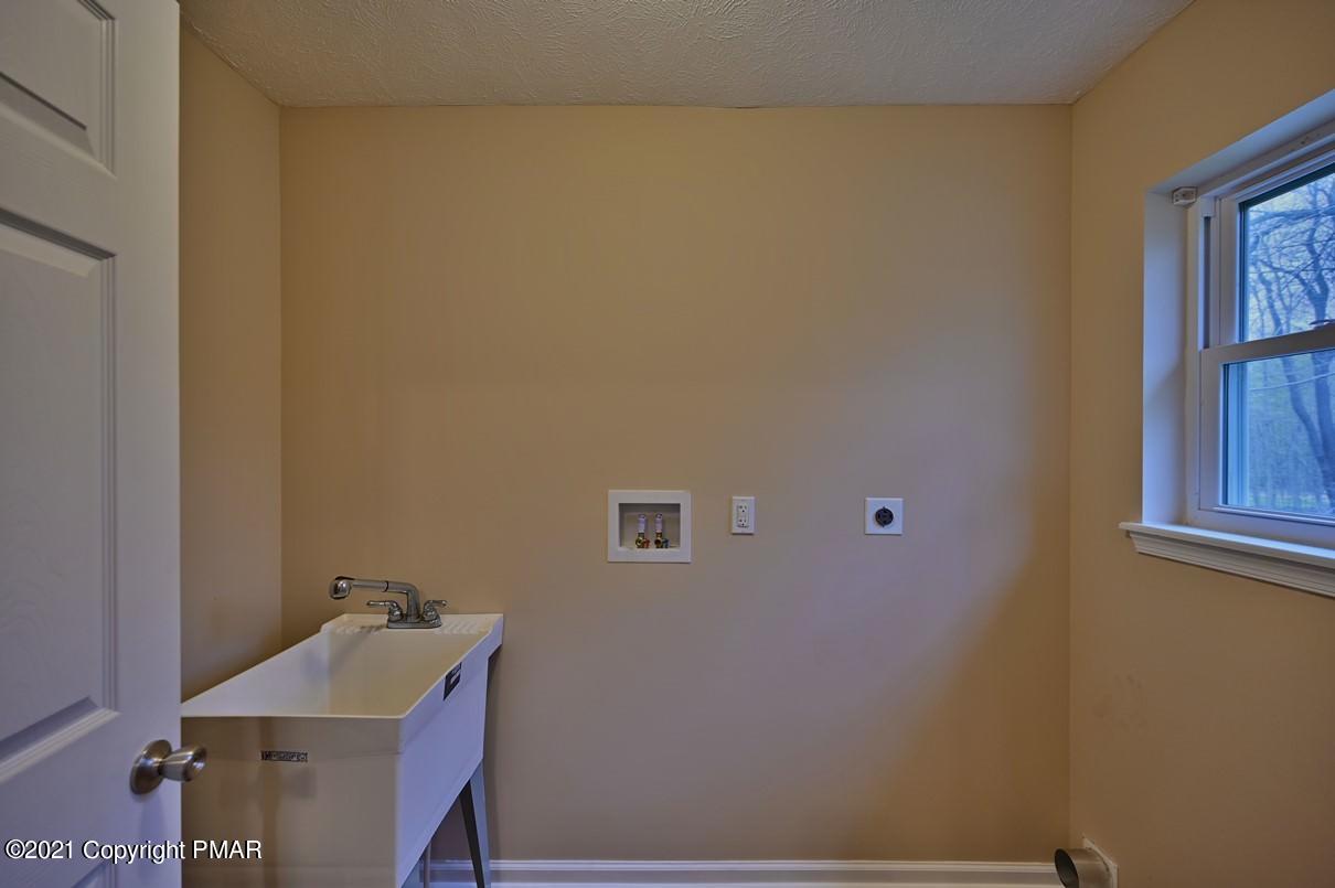 2106 Titania Road Tobyhanna, PA 18466 - Photo 39 of 92 Photo 34