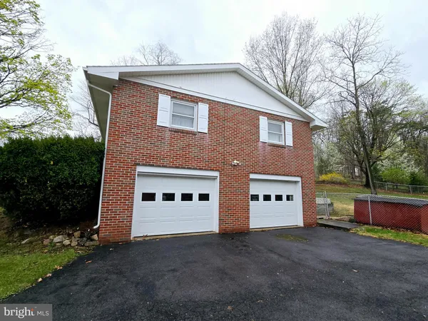 $240,000 | 15421 Shamrock Road Southwest, Cumberland, MD 21502