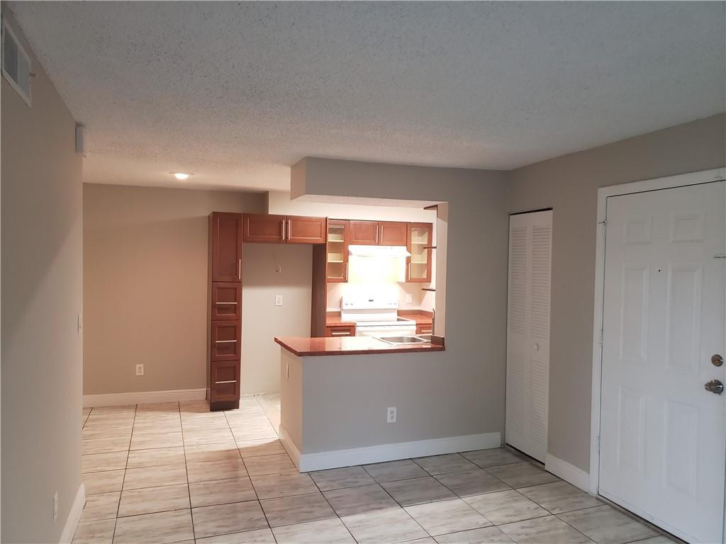 1237 Southwest 46th Avenue, Unit 802 Pompano Beach, FL 33069 - Photo 3 of 16 Photo 3