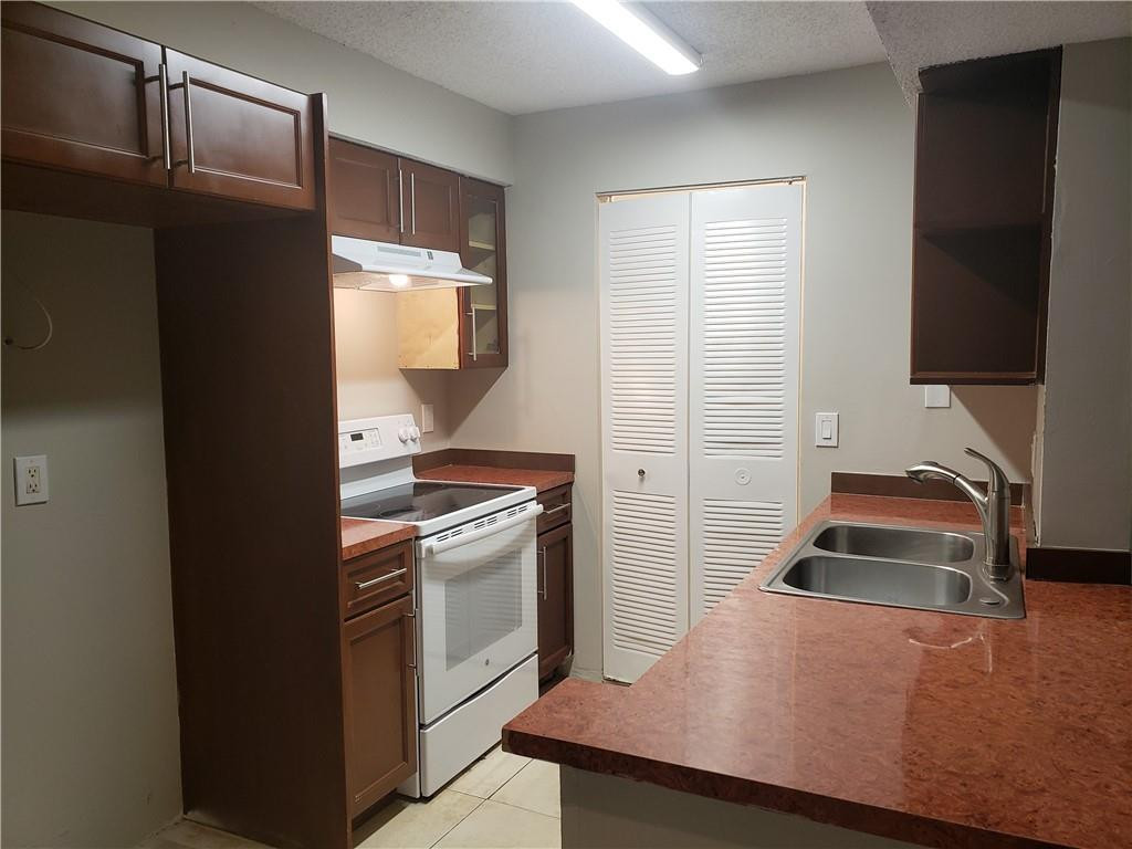 1237 Southwest 46th Avenue, Unit 802 Pompano Beach, FL 33069 - Photo 5 of 16 Photo 5