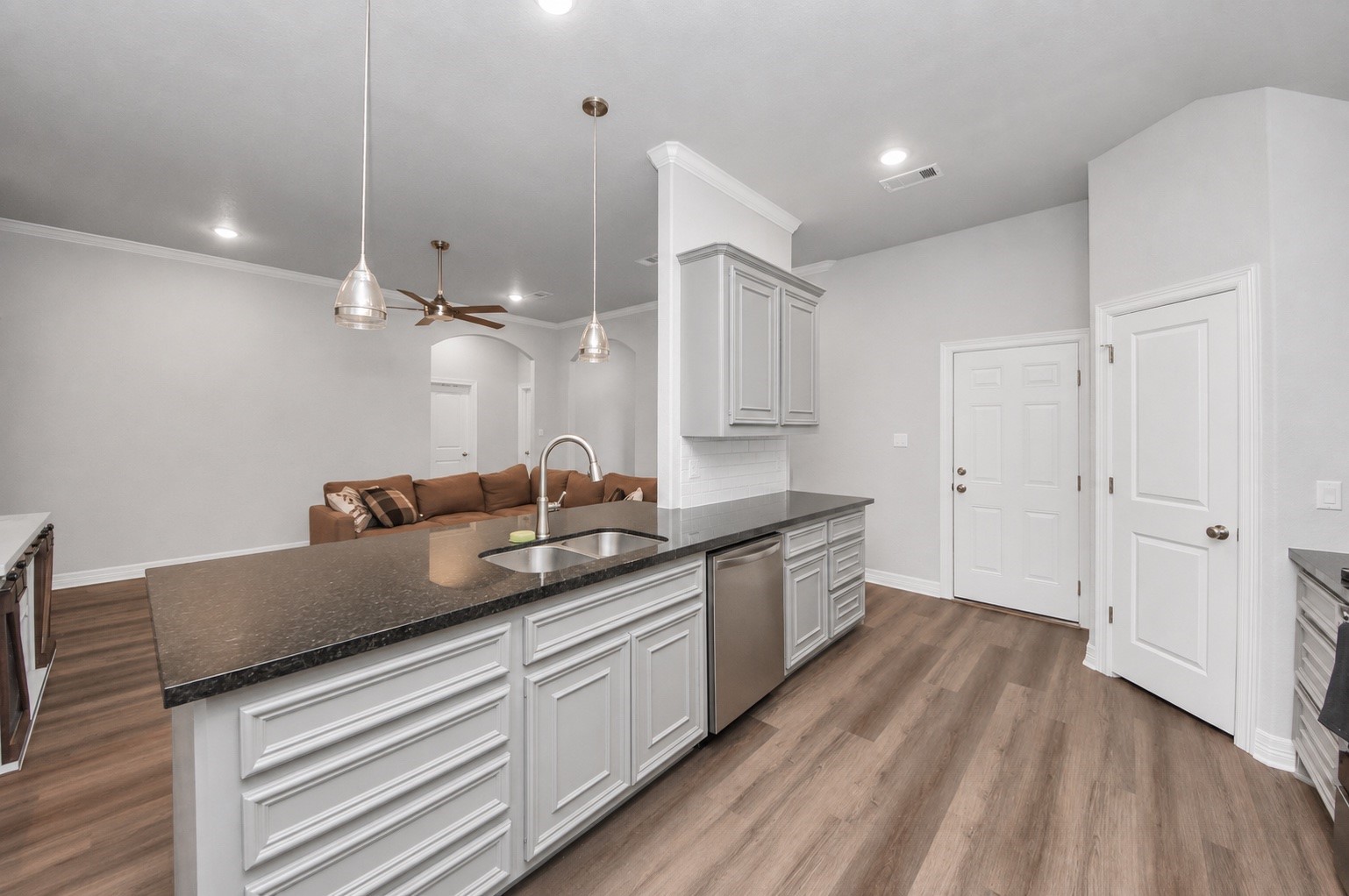 1023 South Anderson Street Angleton, TX 77515 - Photo 9 of 24 Kitchen