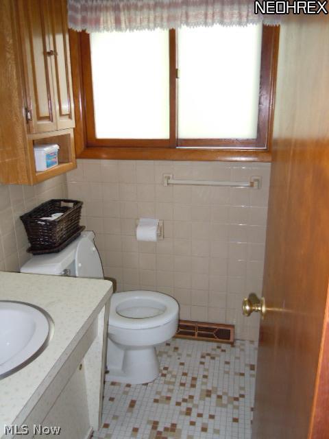21863 Louis Road Bedford, OH 44146 - Photo 19 of 25 Unit 3 bathroom