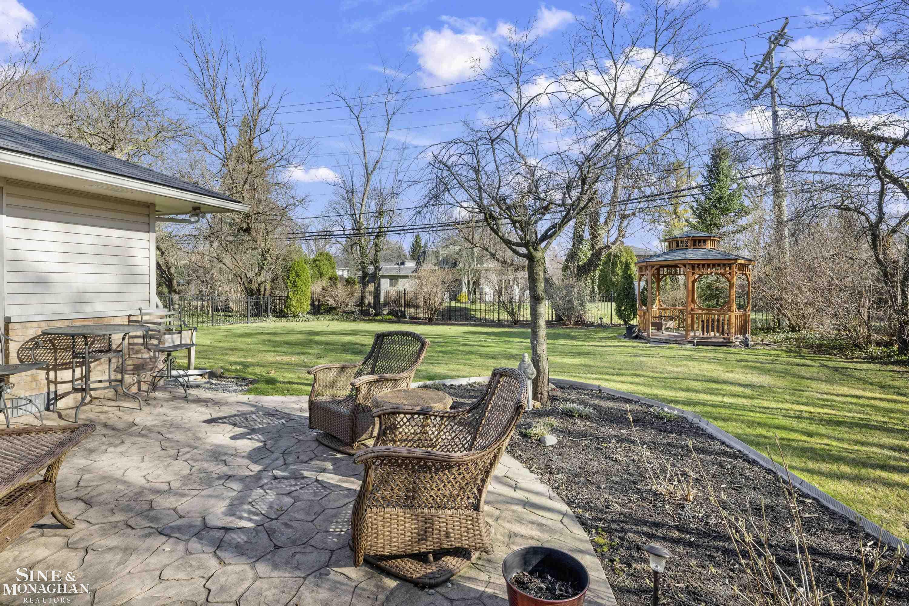 520 Roslyn Road Grosse Pointe Woods, MI 48236 - Photo 47 of 55