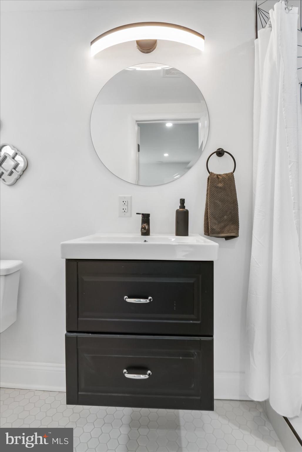 709 Riverside Drive Essex, MD 21221 - Photo 29 of 72 Primary Bathroom