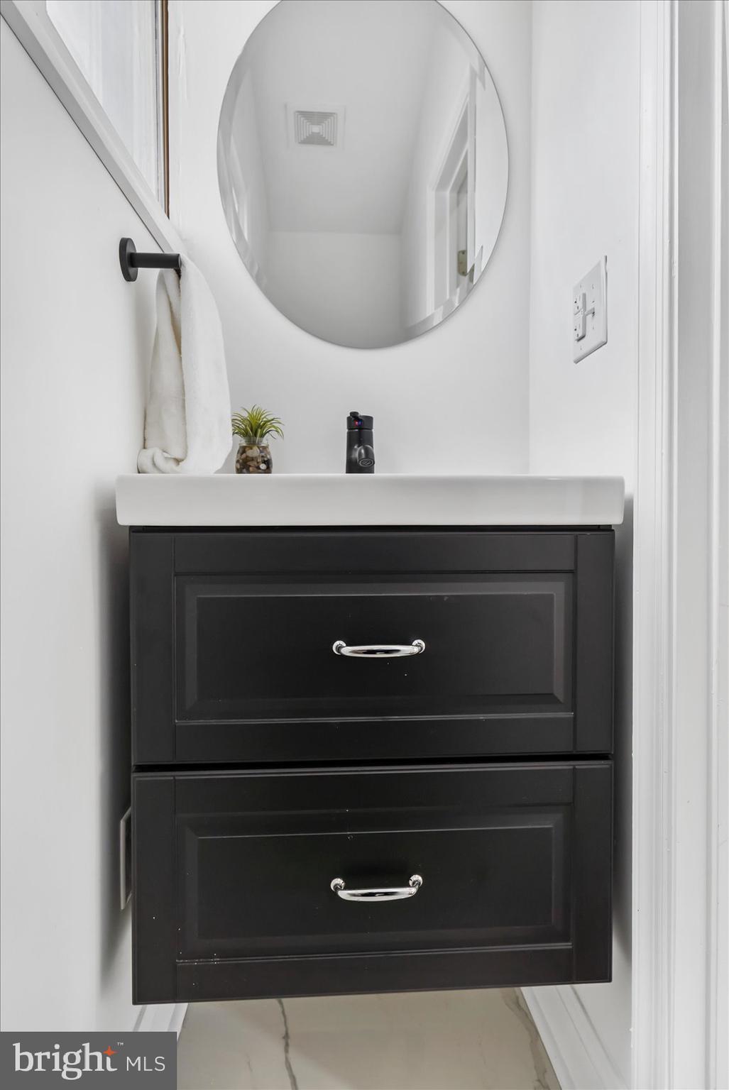 709 Riverside Drive Essex, MD 21221 - Photo 31 of 72 Main Floor Powder Room