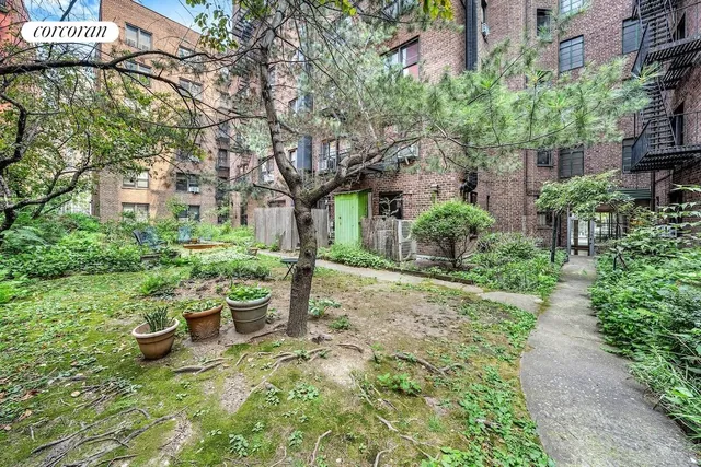 $448,000 | 50-54 East 8th Street, Unit 3L | Greenwich Village