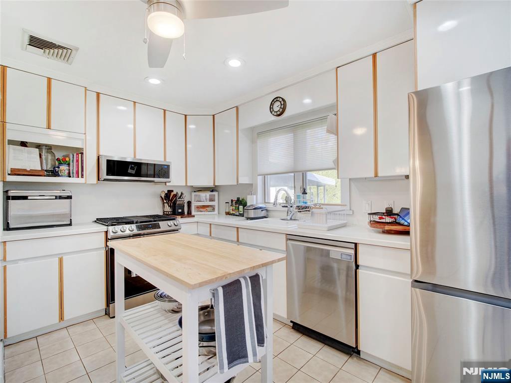 121 Woodland Avenue Rutherford, NJ 07070 - Photo 9 of 24