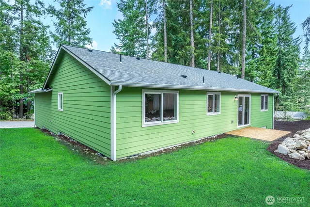 a view of a house with a backyard