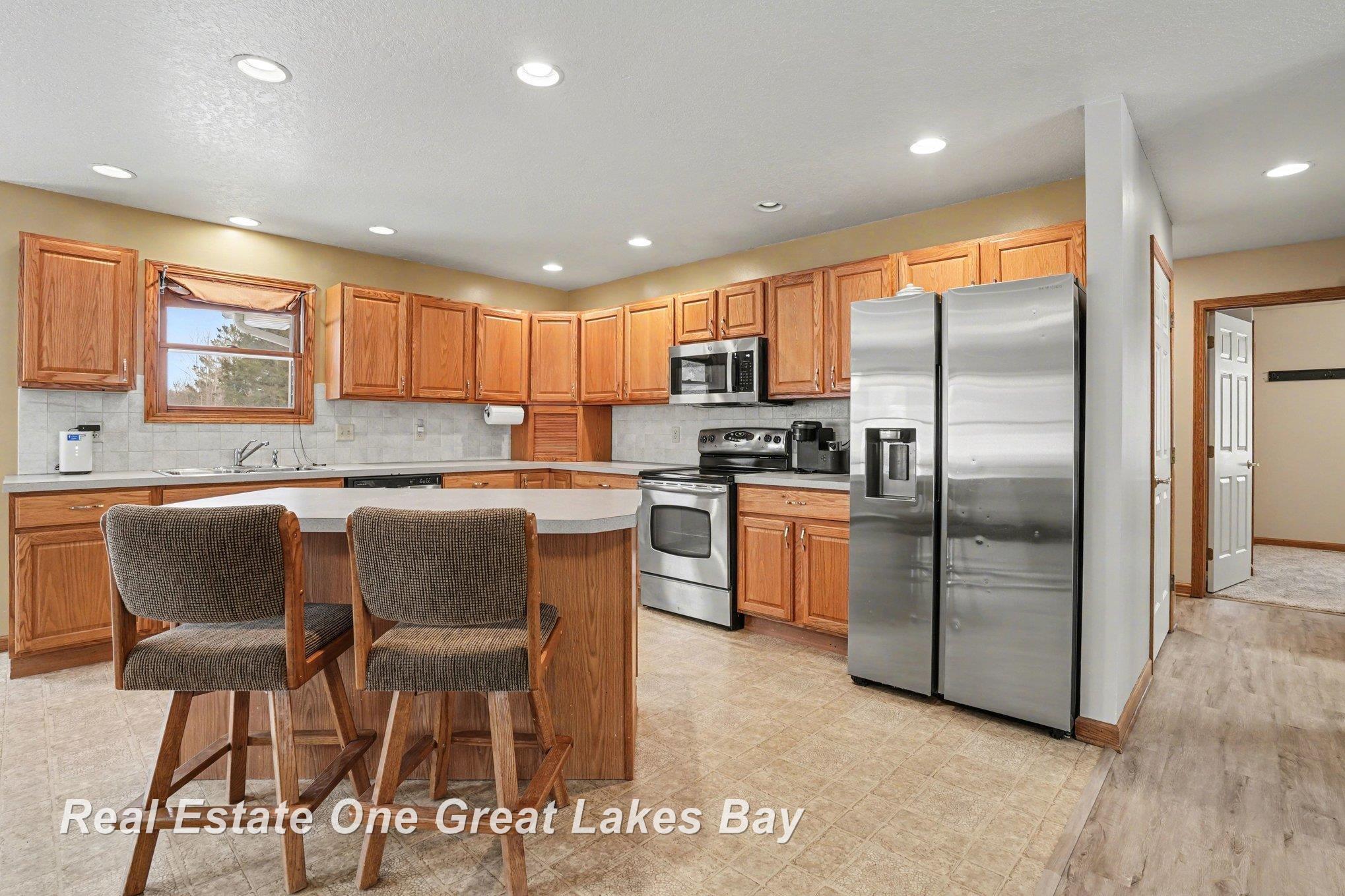 405 Swanson Road Saginaw, MI 48609 - Photo 10 of 28 50199162-8df4ce36-83c1-443c-a76a-dd3f531fc536.JPG