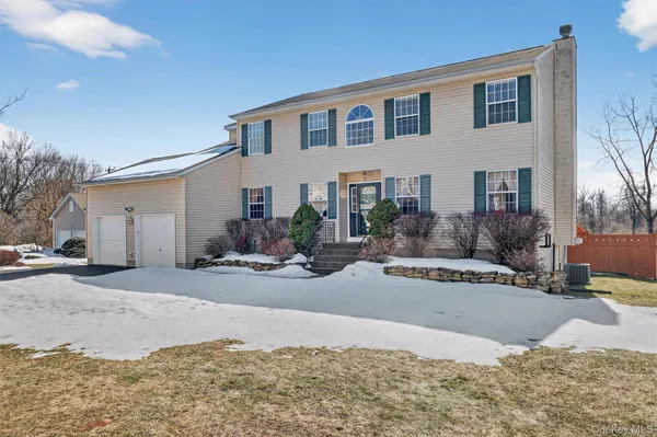 $629,900 | 3 Windsor Garden Drive, New Windsor, NY 12553