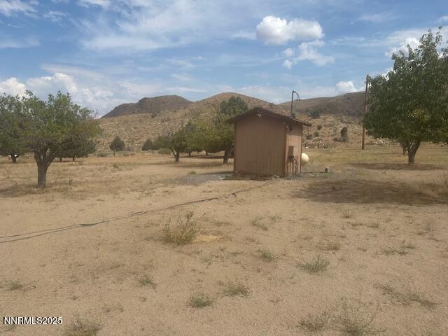 38 Burcham Flat Road Coleville, CA 96107 - Photo 31 of 39 a view of a yard with a house