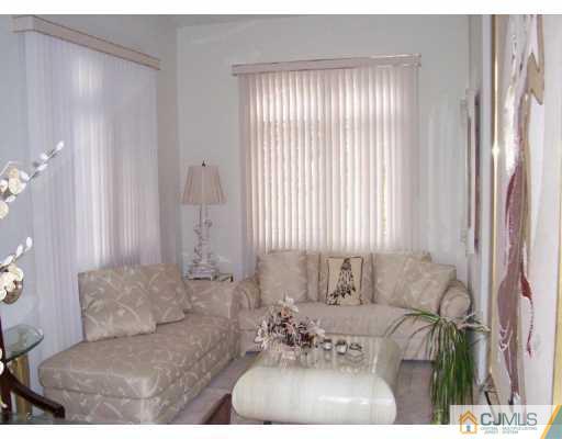 98 Winthrop Road Monroe Township, NJ 08831 - Photo 2 of 8 Gallery Image 2