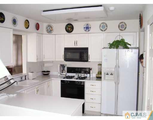 98 Winthrop Road Monroe Township, NJ 08831 - Photo 4 of 8 Gallery Image 4