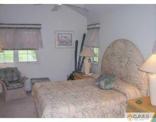 98 Winthrop Road Monroe Township, NJ 08831 - Photo 5 of 8 Gallery Image 5