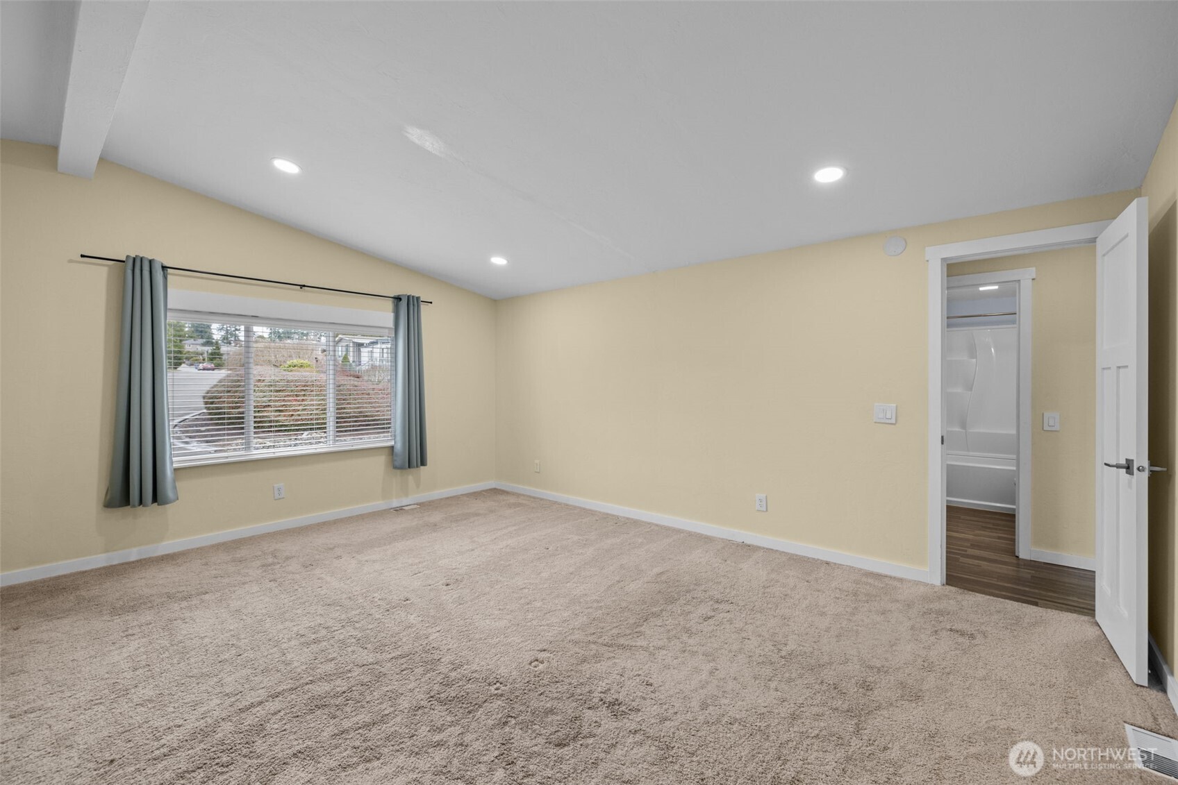 12601 Northeast 197th Street Bothell, WA 98011 - Photo 23 of 38