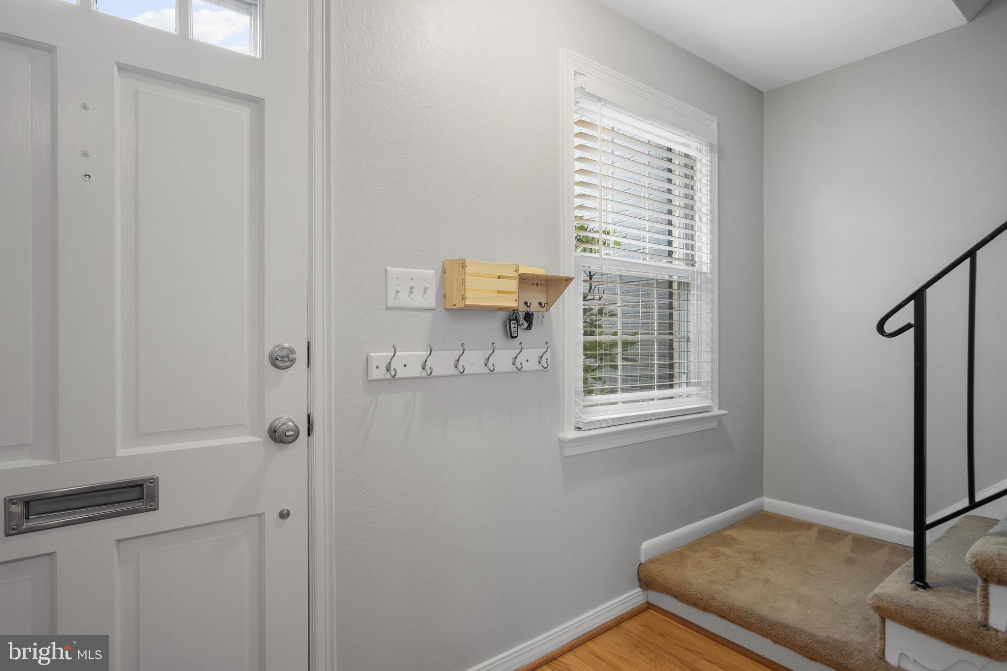 7209 Evanston Road Springfield, VA 22150 - Photo 4 of 43
