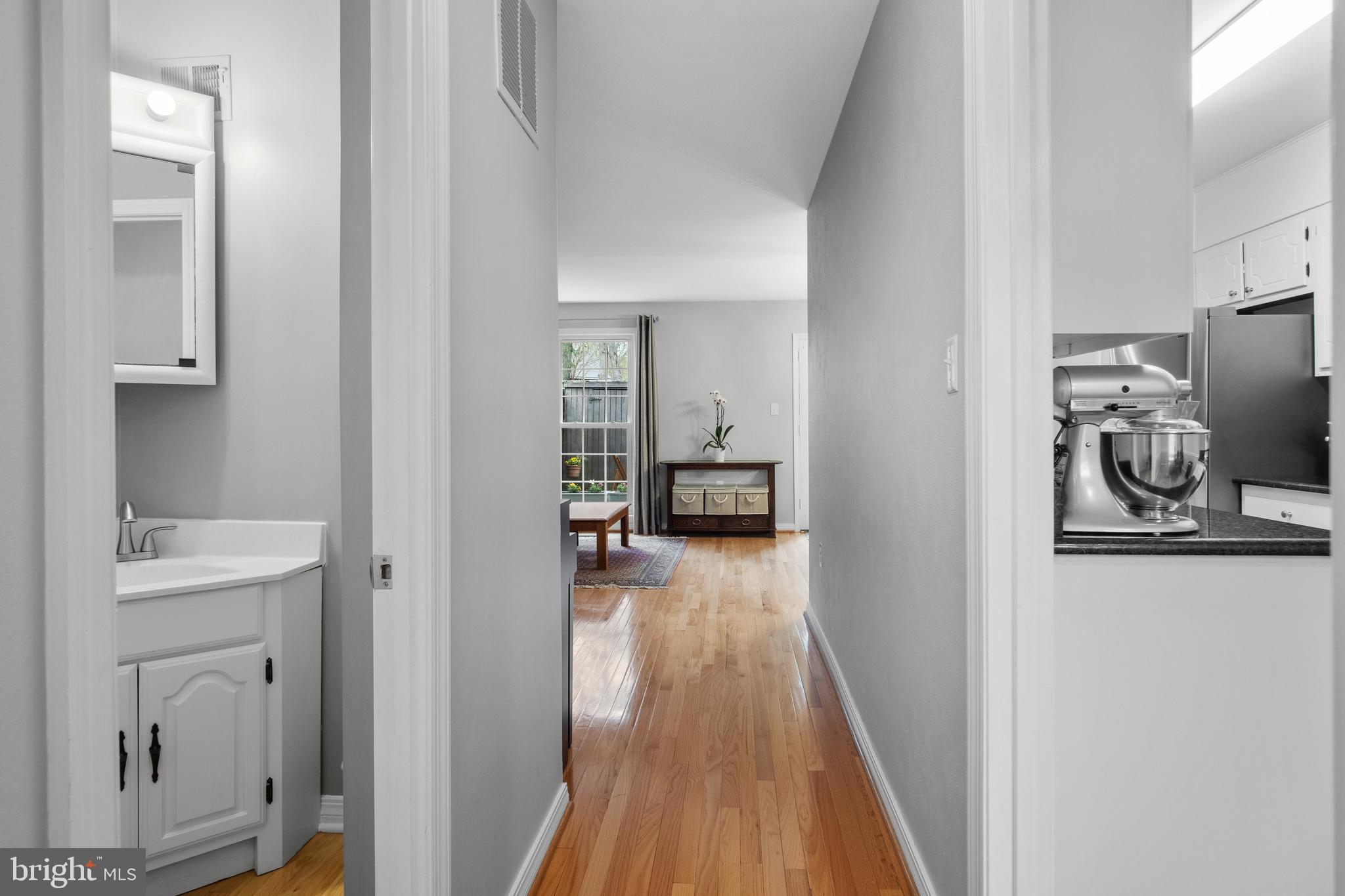 7209 Evanston Road Springfield, VA 22150 - Photo 5 of 43