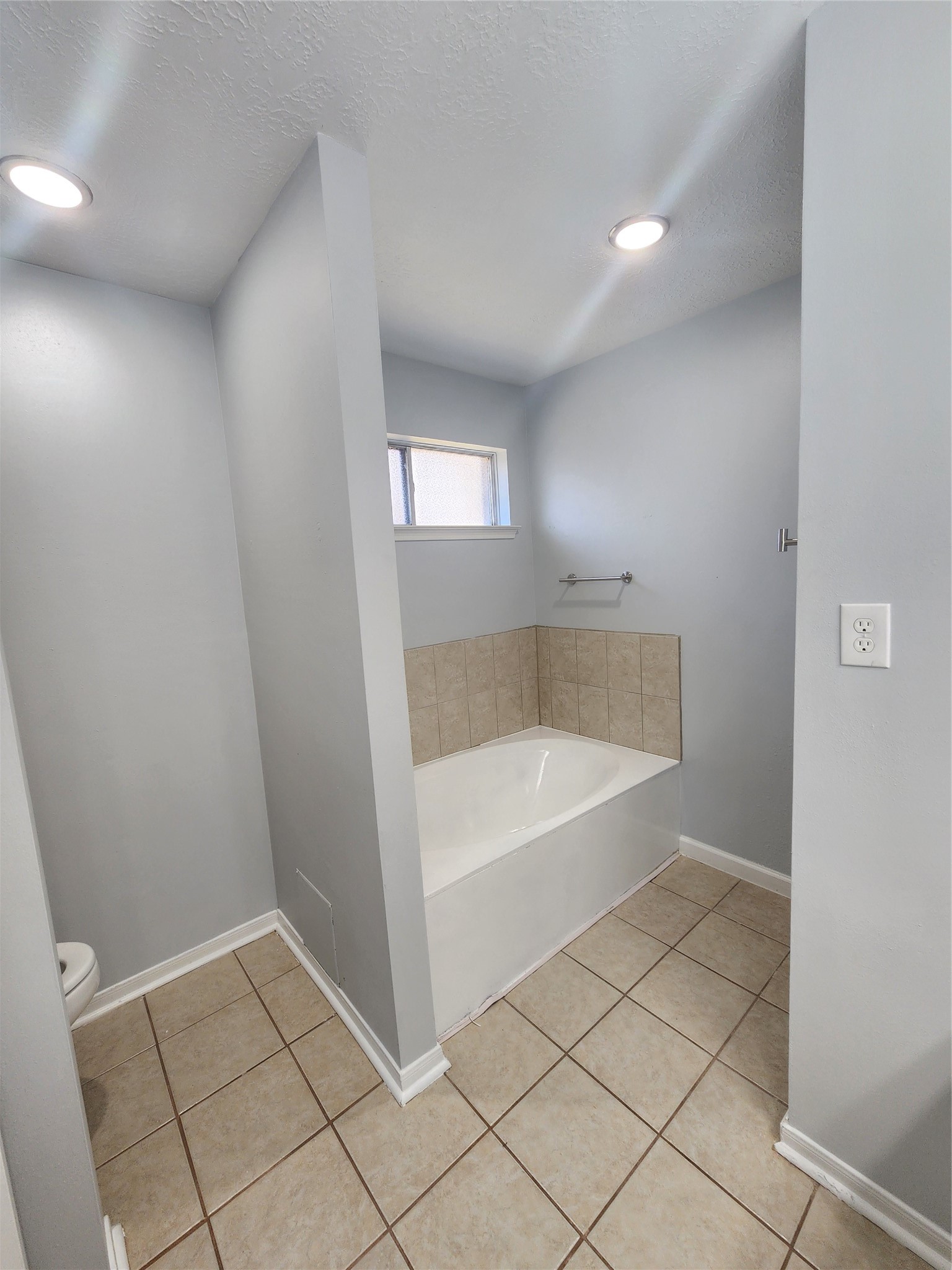 5507 Clarkston Lane Spring, TX 77379 - Photo 14 of 25 a bathroom with a bathtub and a sink