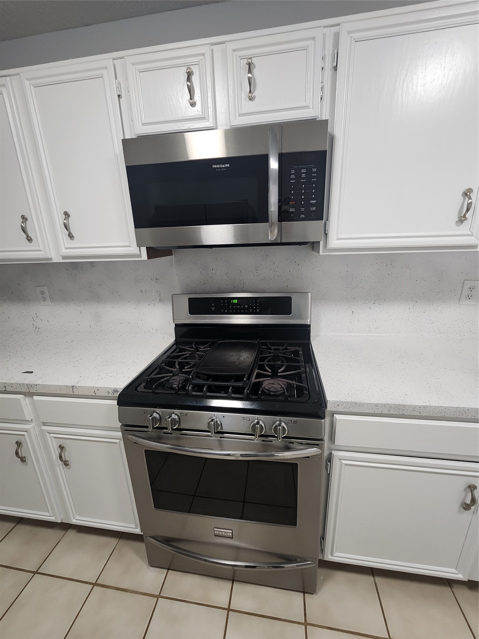 5507 Clarkston Lane Spring, TX 77379 - Photo 8 of 25 a stove top oven sitting inside of a kitchen