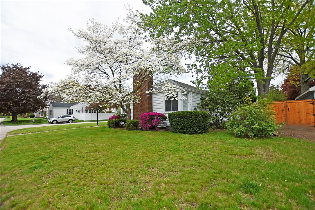 45 Bent Road East Providence, RI 02916 - Photo 4 of 30 Gallery Image 4