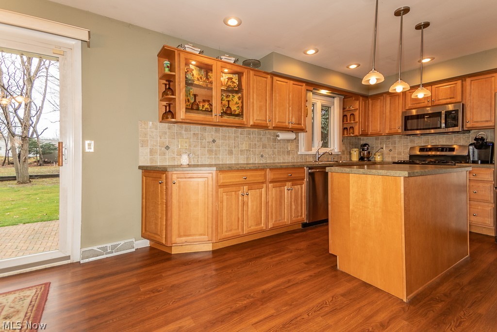 25921 Highland Road Cleveland, OH 44143 - Photo 4 of 28