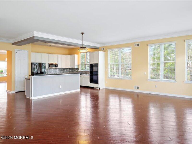 39 Winged Foot Road Jackson, NJ 08527 - Photo 14 of 39 14-Living 1B