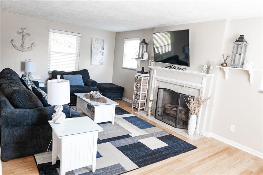 1706 Greentree Road Pittsburgh, PA 15220 - Photo 4 of 19 Gallery Image 4