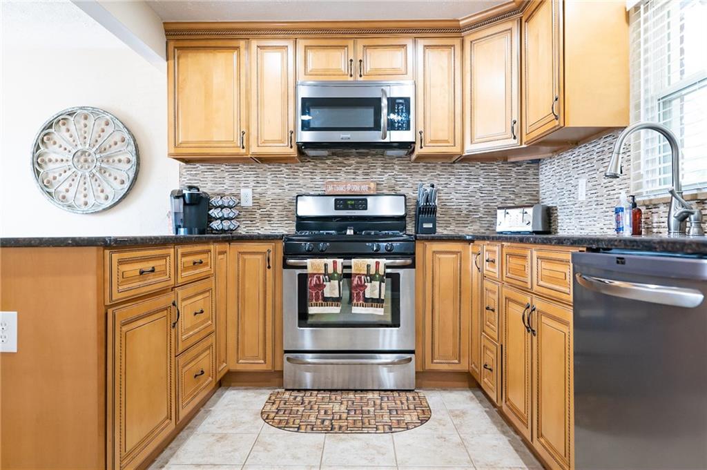 1706 Greentree Road Pittsburgh, PA 15220 - Photo 9 of 19 Gallery Image 9