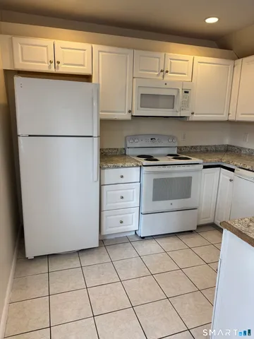 $2,800 | 855 Black Rock Turnpike, Unit 6, Fairfield, CT 06825