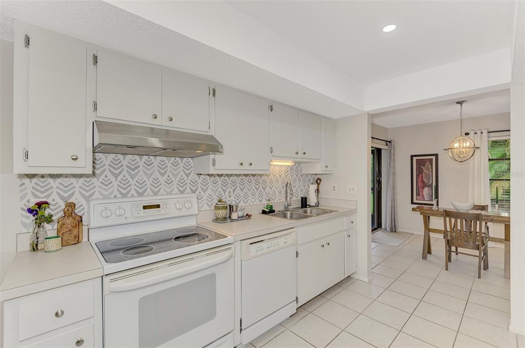 5103 Greencroft Road Sarasota, FL 34235 - Photo 5 of 25