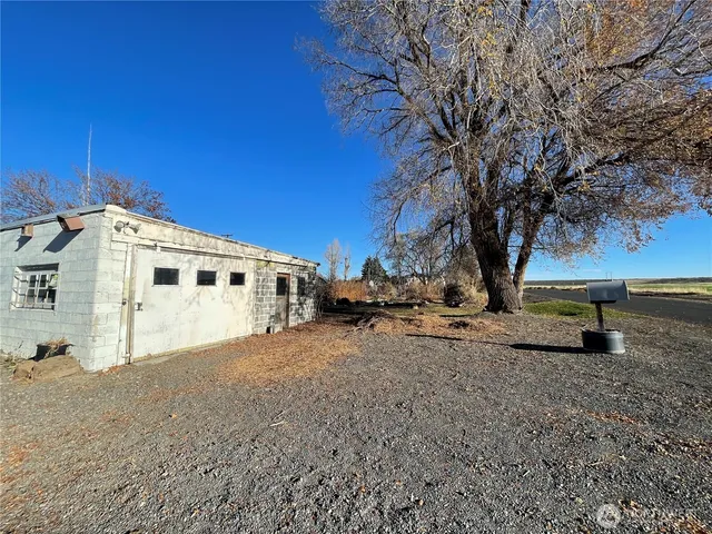 a view of a house with a yard and tree