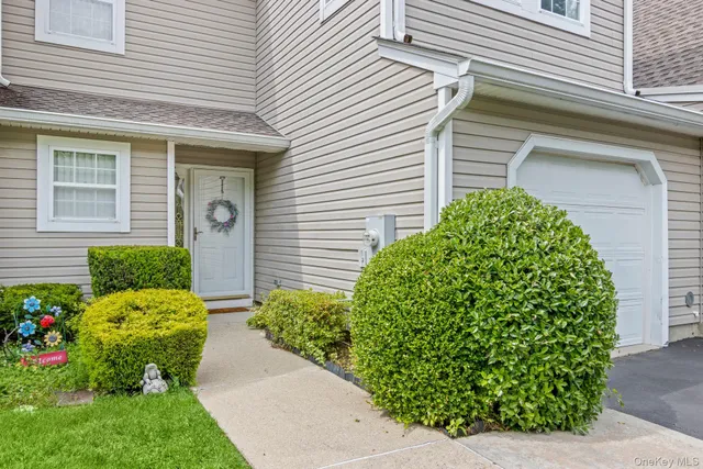 $659,000 | 124 Erin Lane, East Setauket, NY 11733