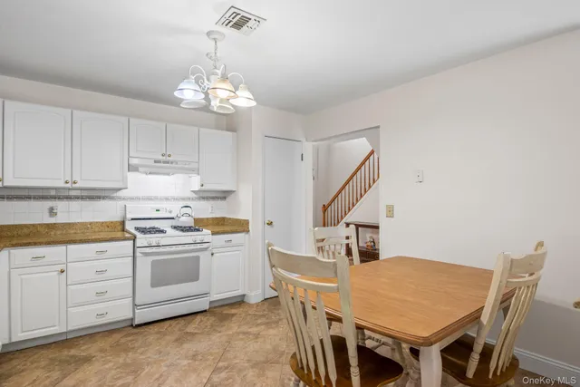 $659,000 | 124 Erin Lane, East Setauket, NY 11733