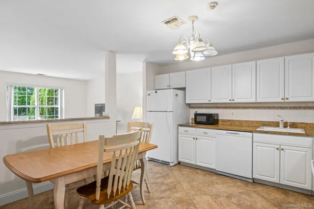 $659,000 | 124 Erin Lane, East Setauket, NY 11733