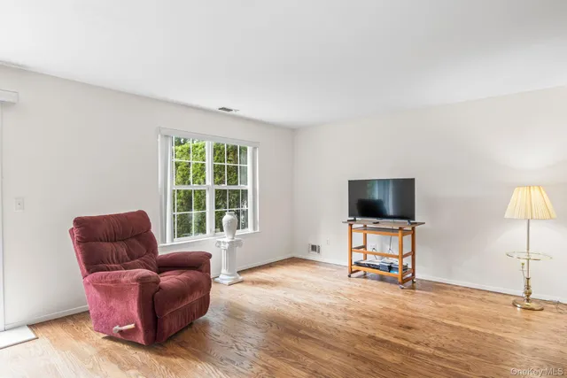 $659,000 | 124 Erin Lane, East Setauket, NY 11733